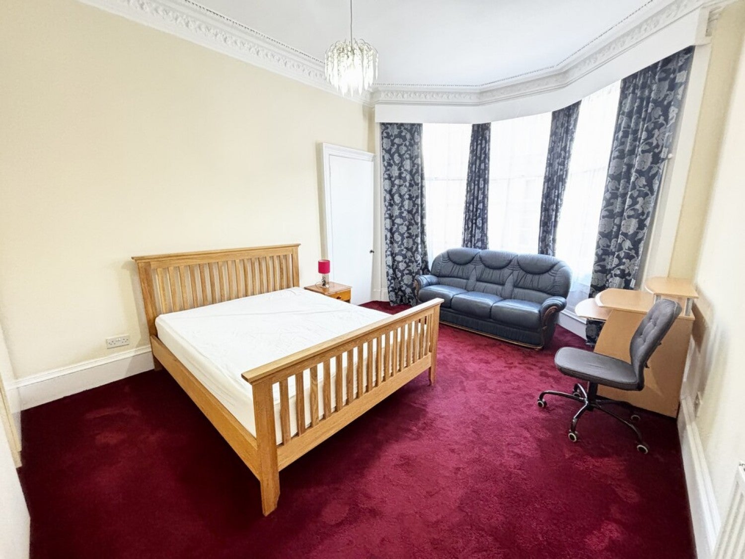 Flat Queen Margaret Drive in Glasgow