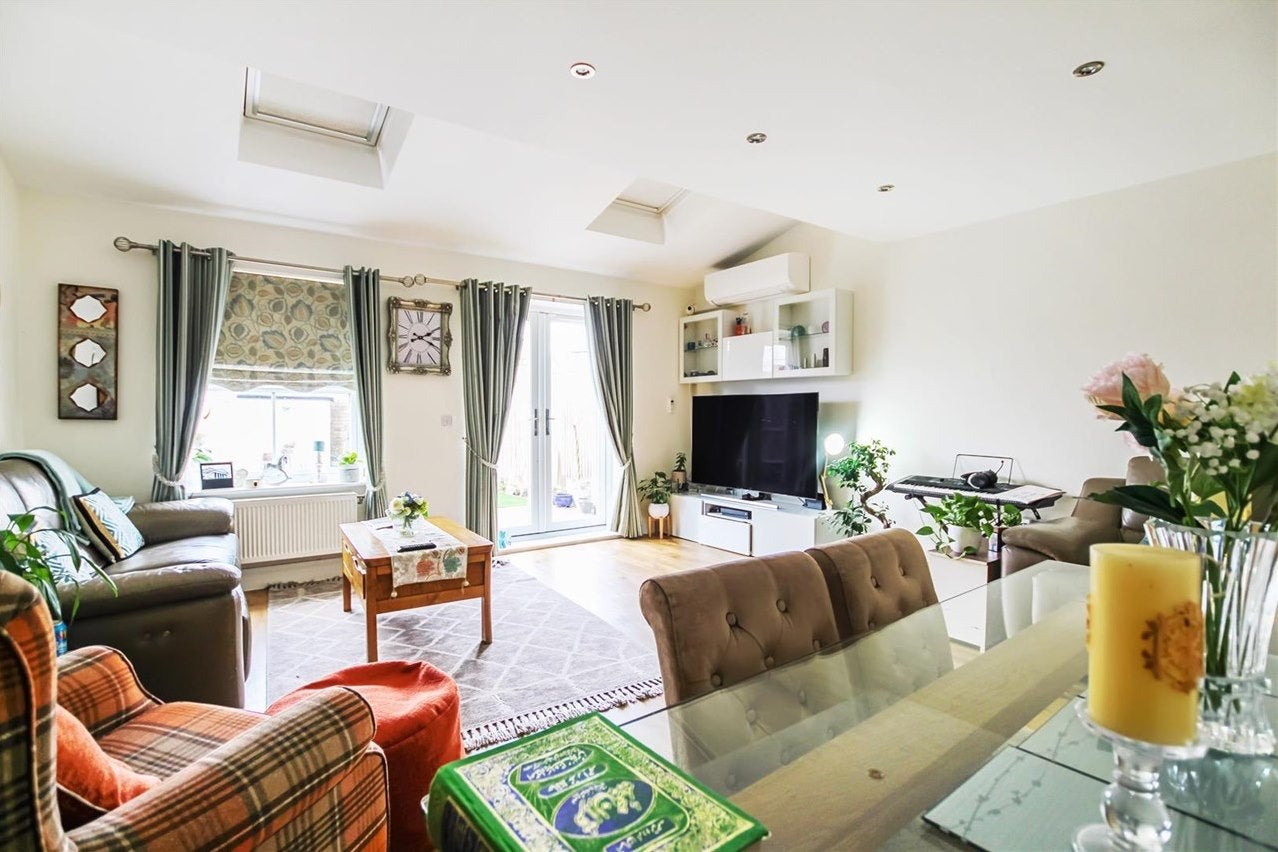 House Weir Road in Greater London