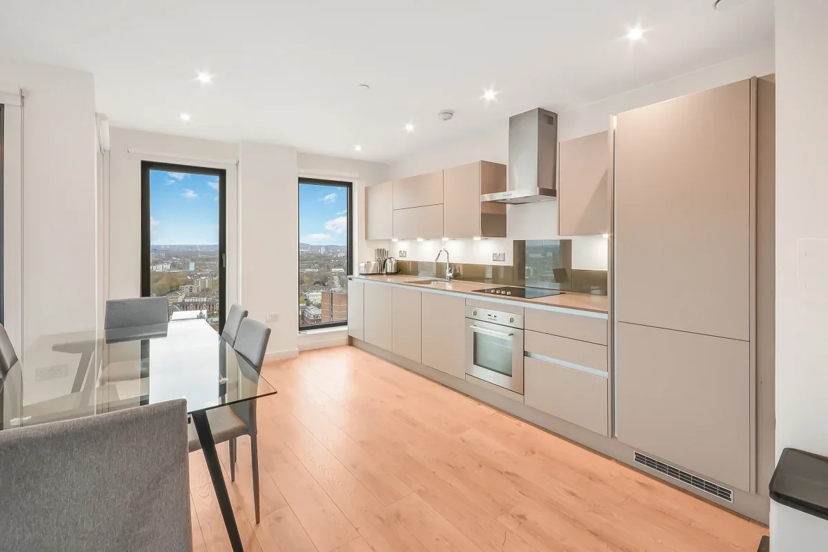 Flat Montfichet Road in Greater London