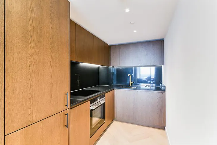 Flat Marsh Wall in Greater London