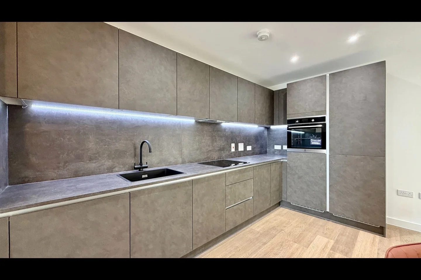 Flat Perryfield Way in Greater London