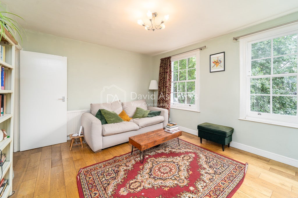 Flat Ellington Street in Greater London