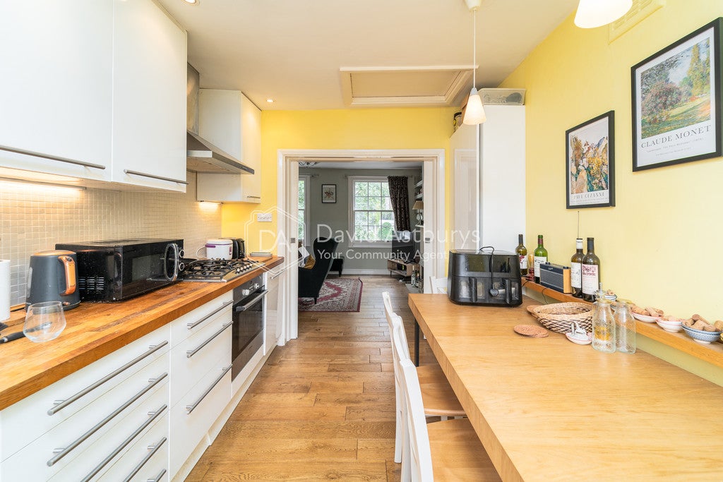 Flat Ellington Street in Greater London