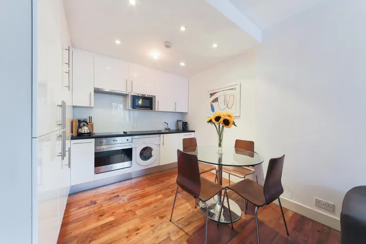 Flat Queen Elizabeth Street in Greater London
