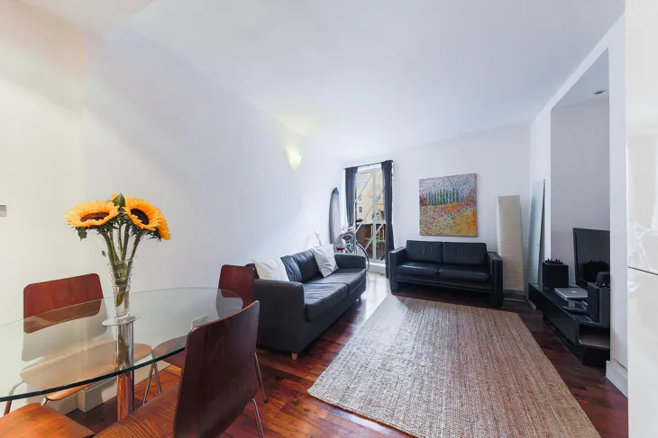 Flat Queen Elizabeth Street in Greater London