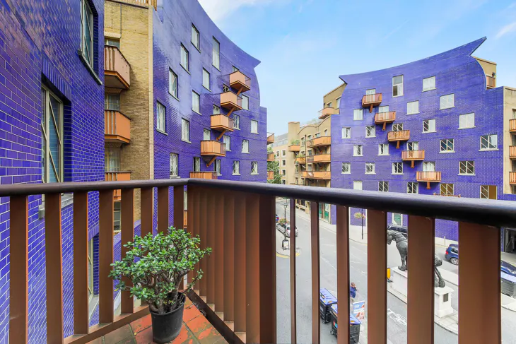Flat Queen Elizabeth Street in Greater London