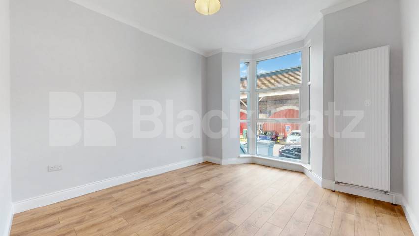 Flat Iverson Road in Greater London