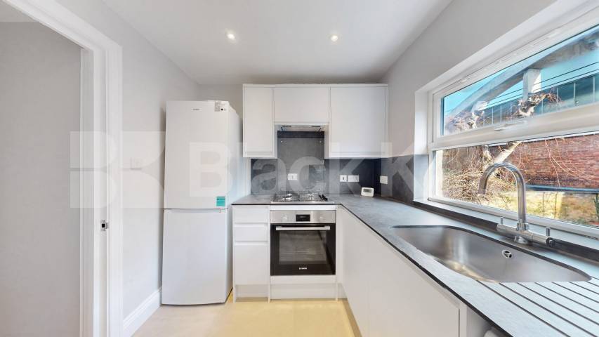 Flat Iverson Road in Greater London