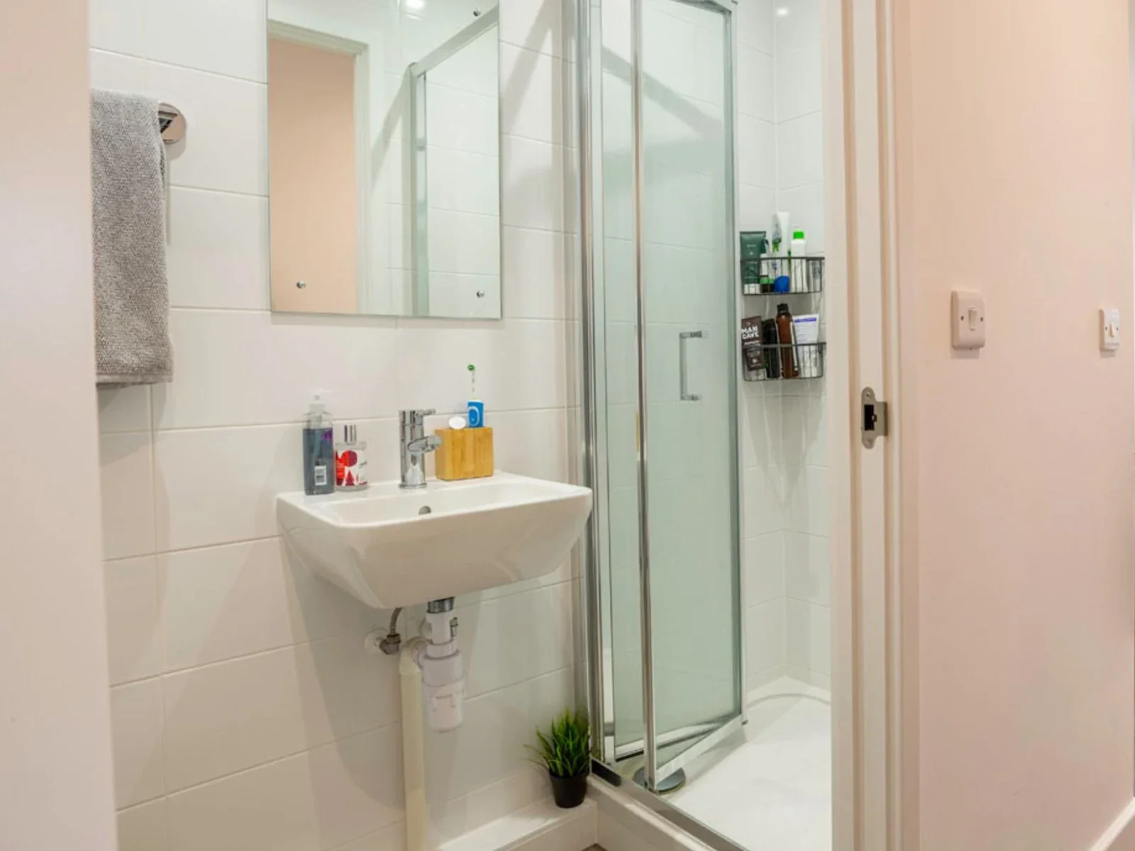 Room Rolls Road in Greater London