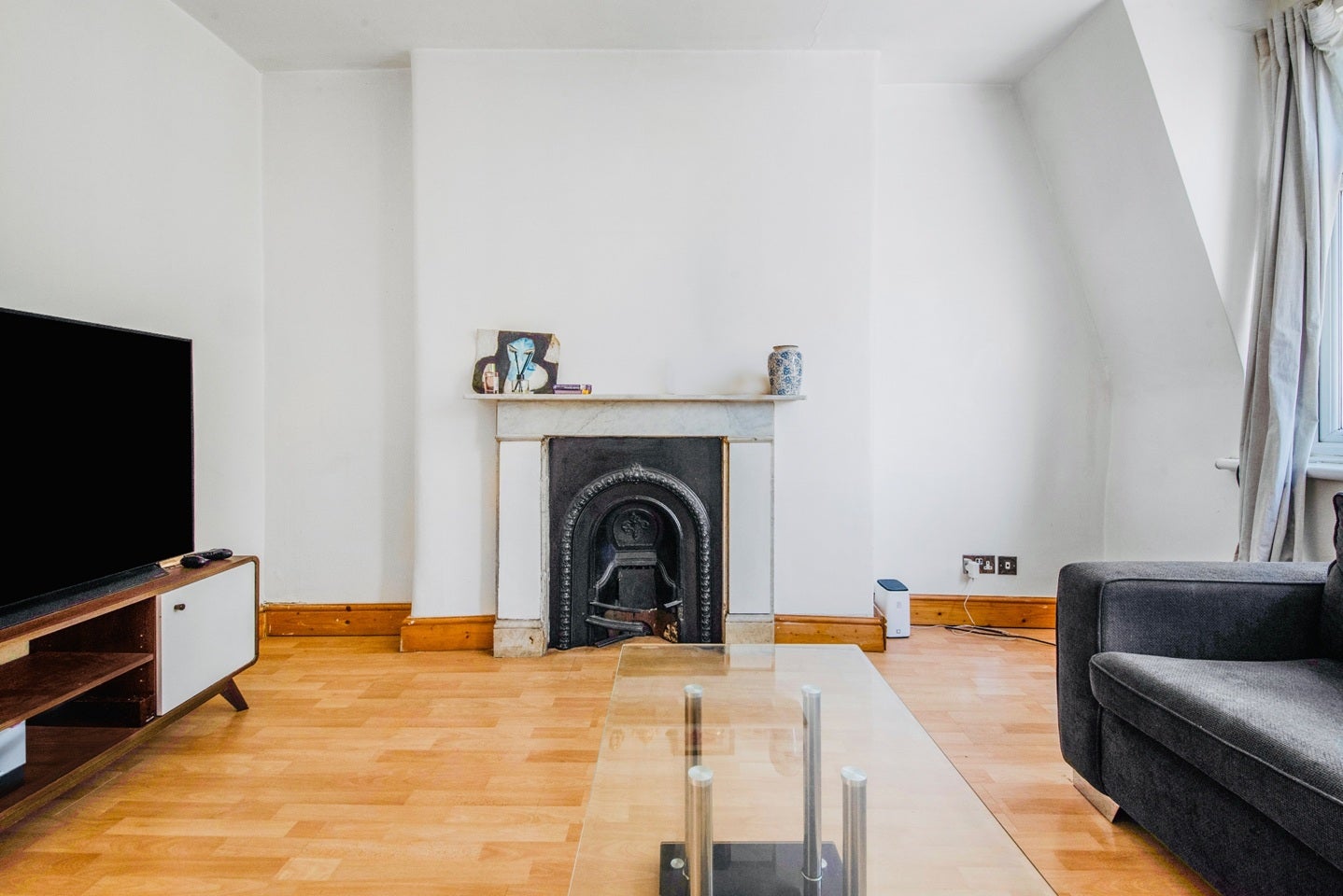 Flat Crookham Road in Greater London