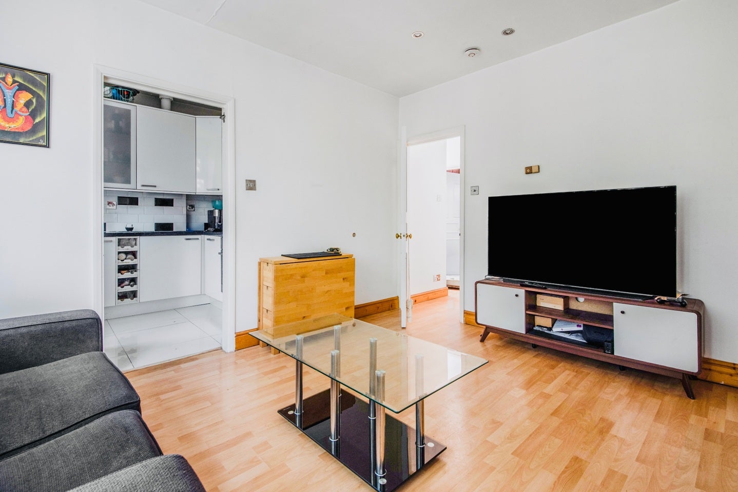 Flat Crookham Road in Greater London