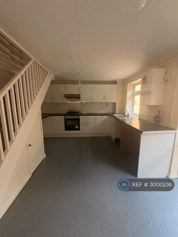 Room Sundridge Drive in Chatham