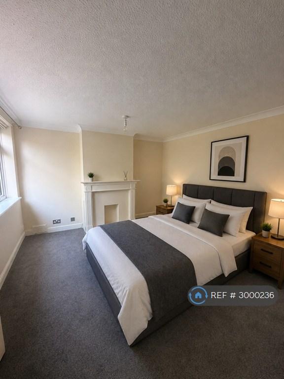 Room Sundridge Drive in Chatham
