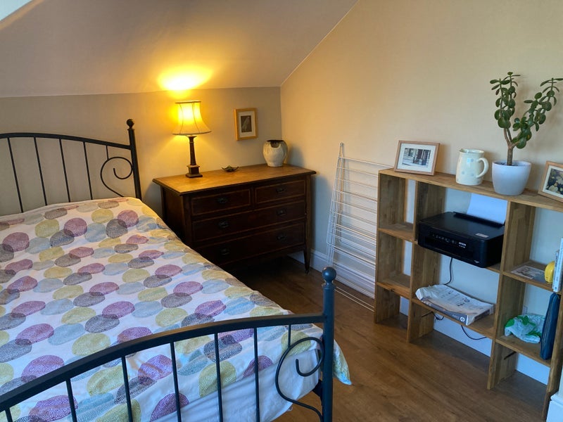 Room Manor Road in Greater London