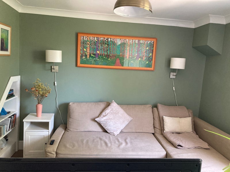 Room Manor Road in Greater London