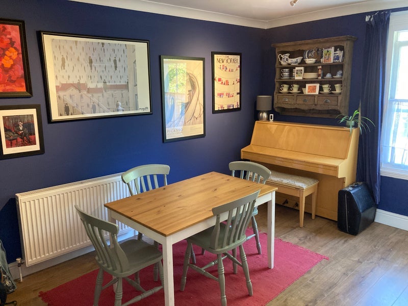 Room Manor Road in Greater London