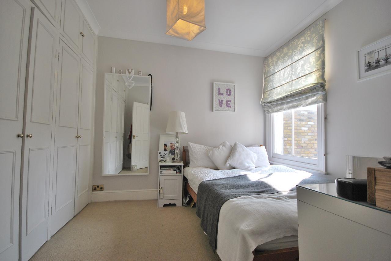 Flat Hamble Street in Greater London