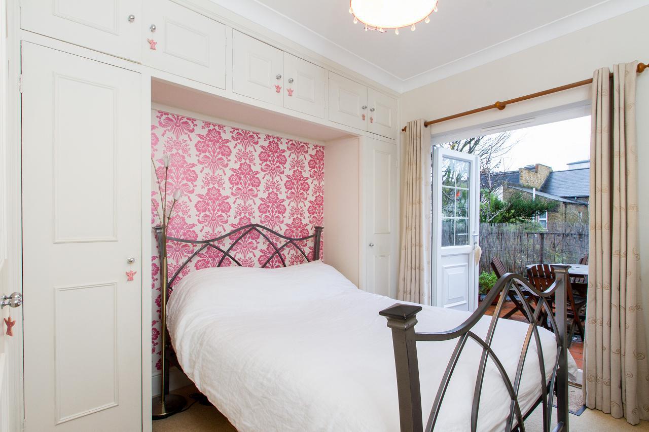 Flat Hamble Street in Greater London