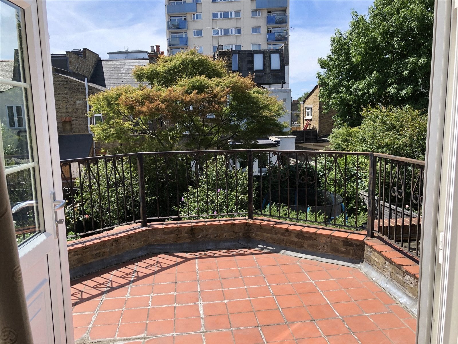 Flat Hamble Street in Greater London