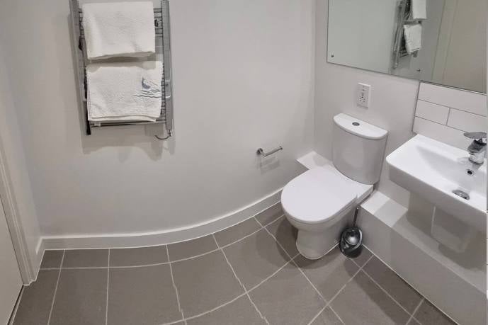 Room Colegrave Road in Greater London