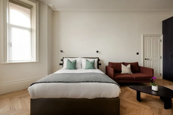 Flat Lymington Road in Greater London