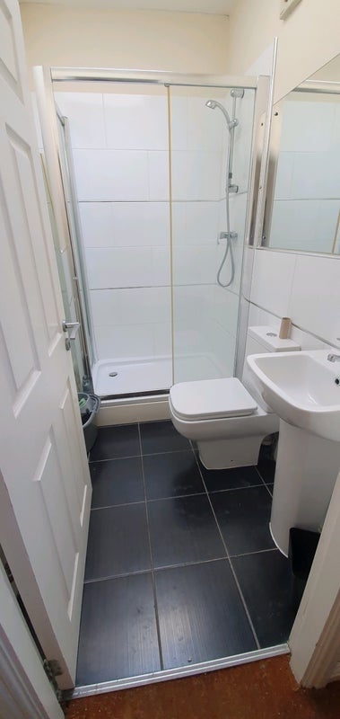 Room Mildred Avenue in Prestwich