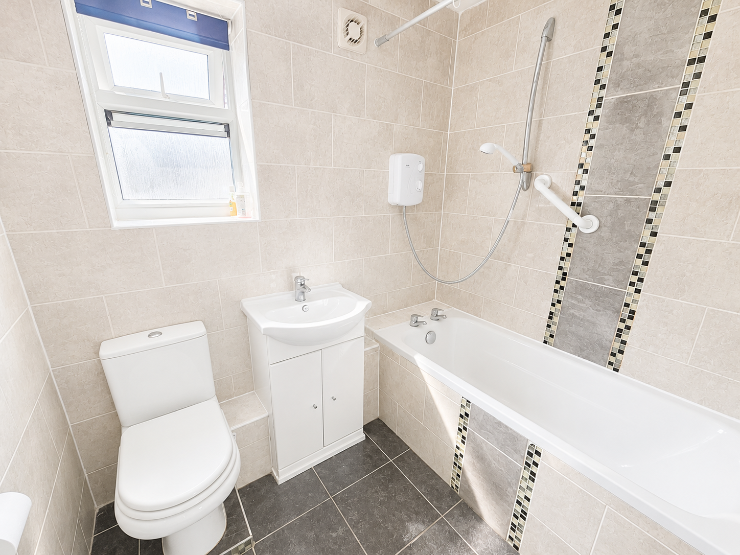 Flat Highfield Road in Kettering