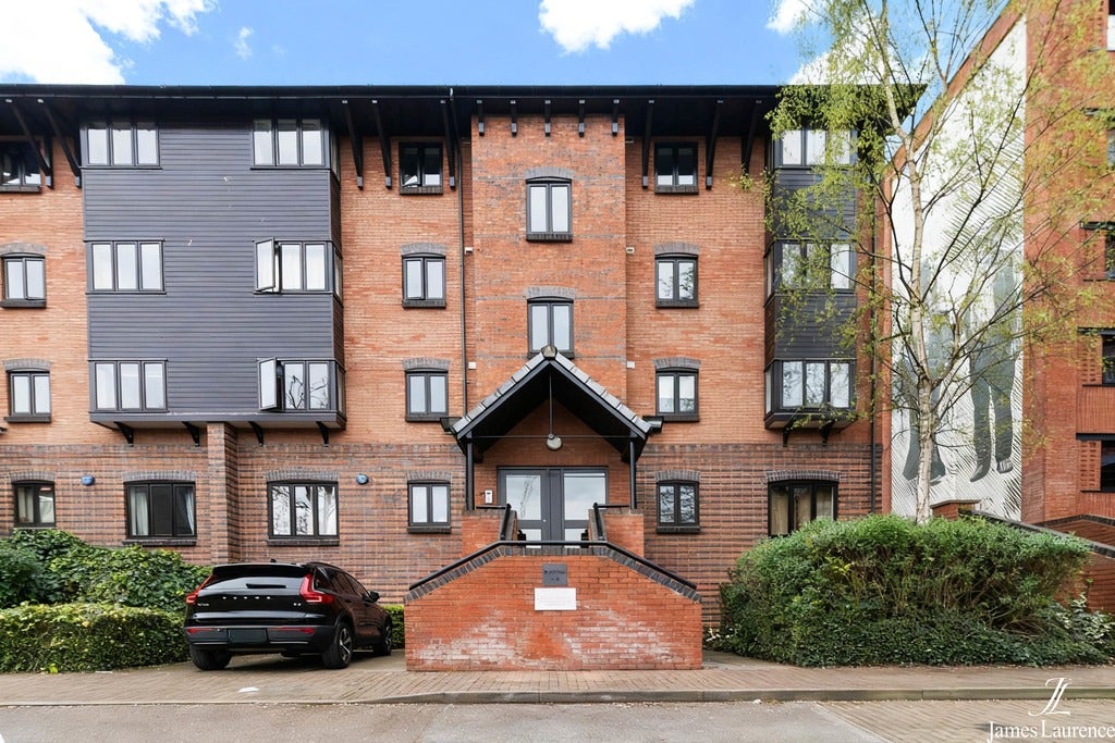 Flat James Brindley Walk in Birmingham
