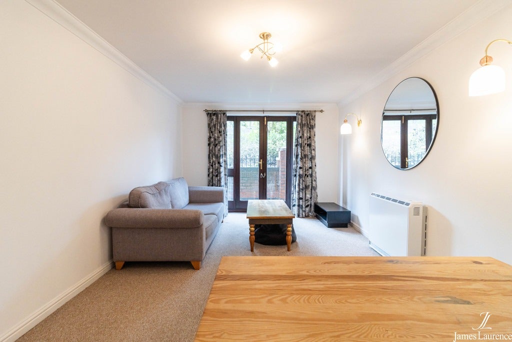 Flat James Brindley Walk in Birmingham