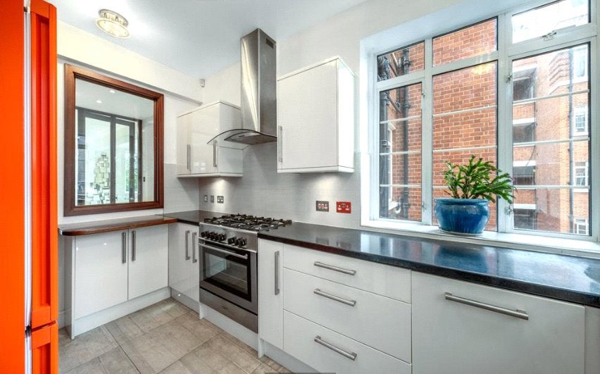 Flat St James's Close in City of Westminster