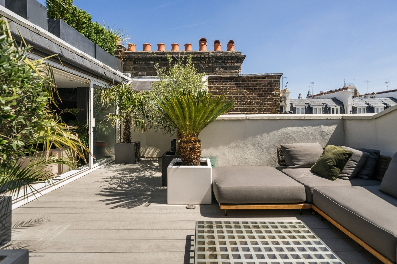 Flat Queen's Gate Place Mews in Greater London