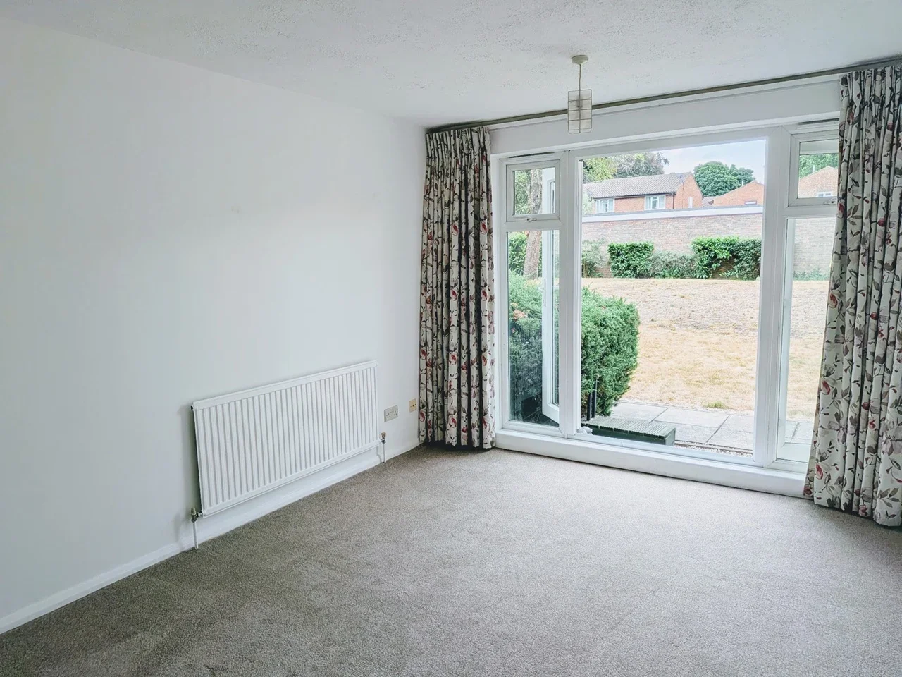 Flat Foxgrove Road in Greater London