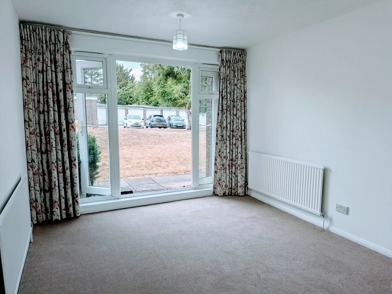 Flat Foxgrove Road in Greater London