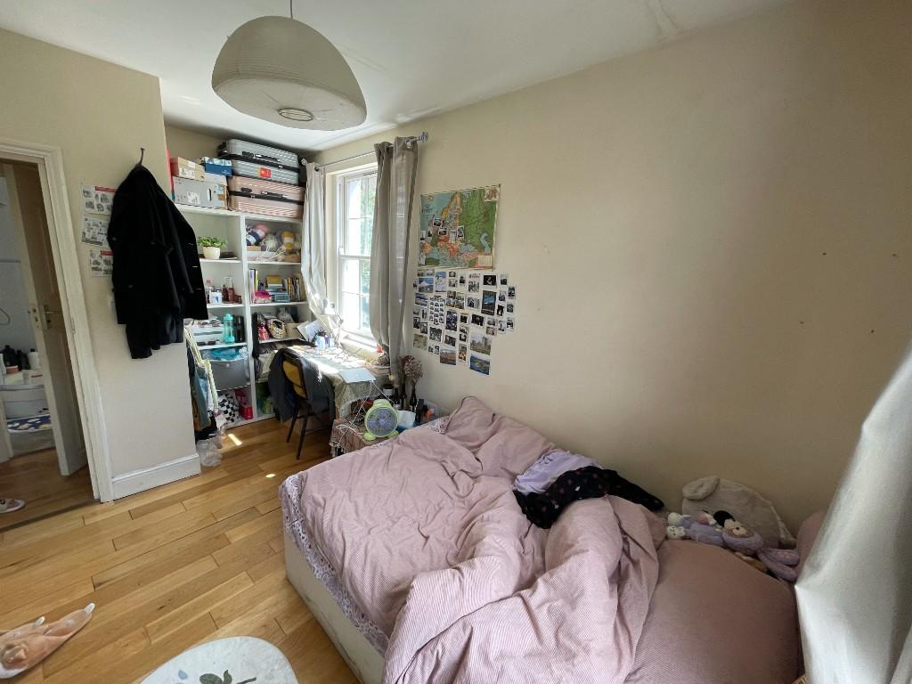 Flat Northdown Street in Greater London