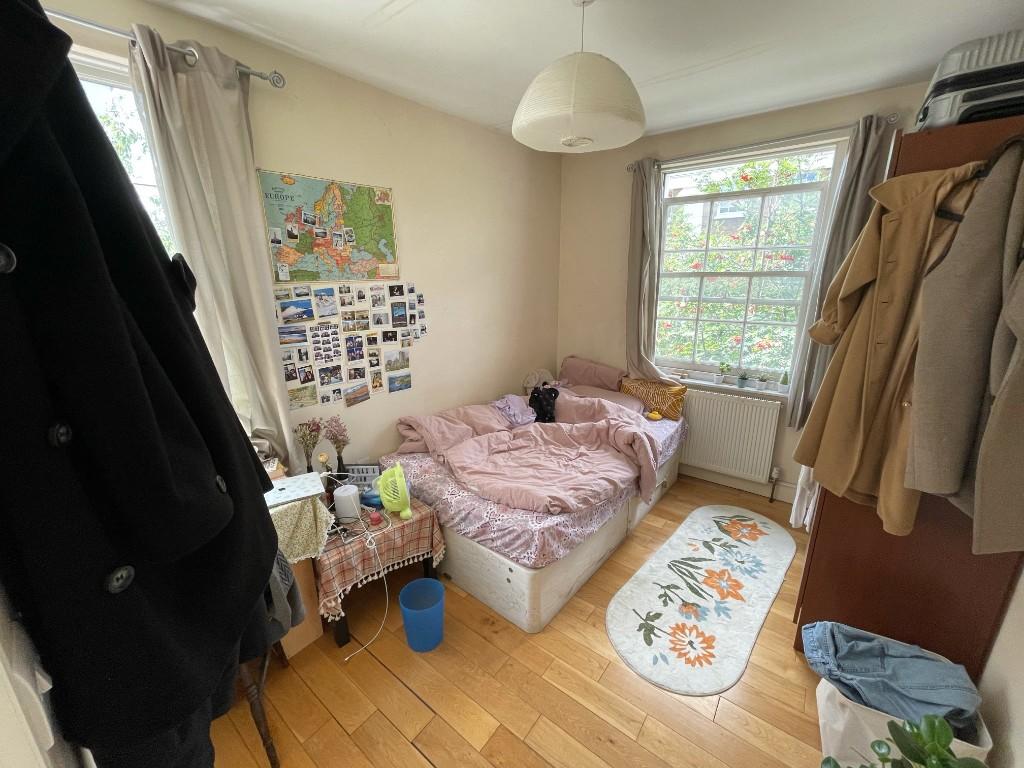 Flat Northdown Street in Greater London