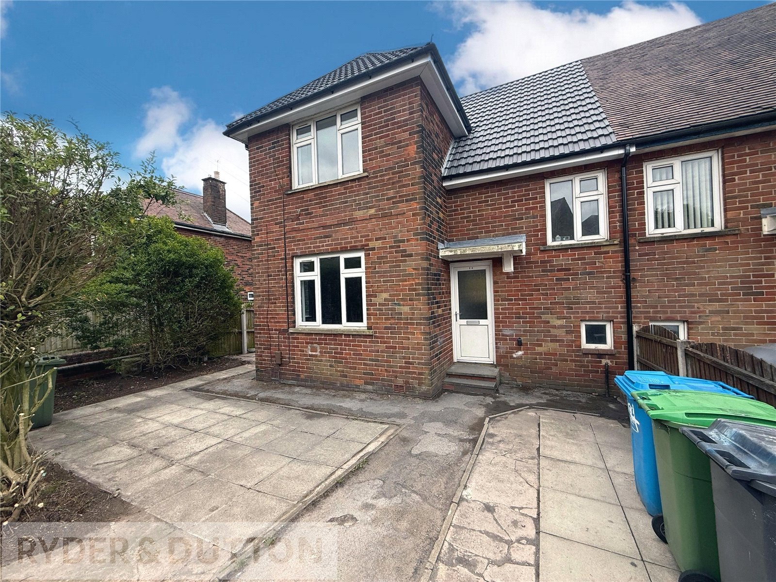 House Lowe Green in Royton