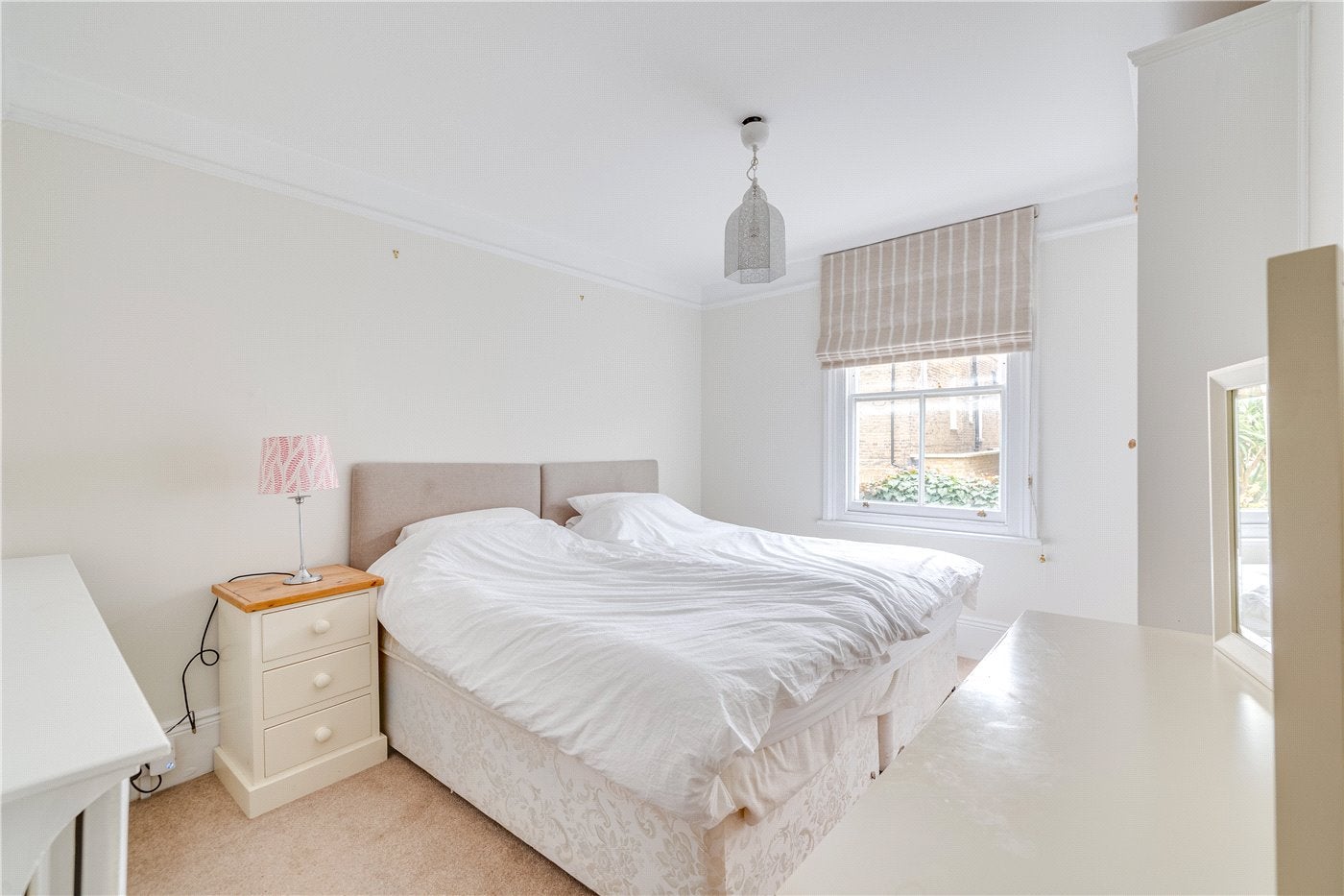 Flat Winchendon Road in Greater London