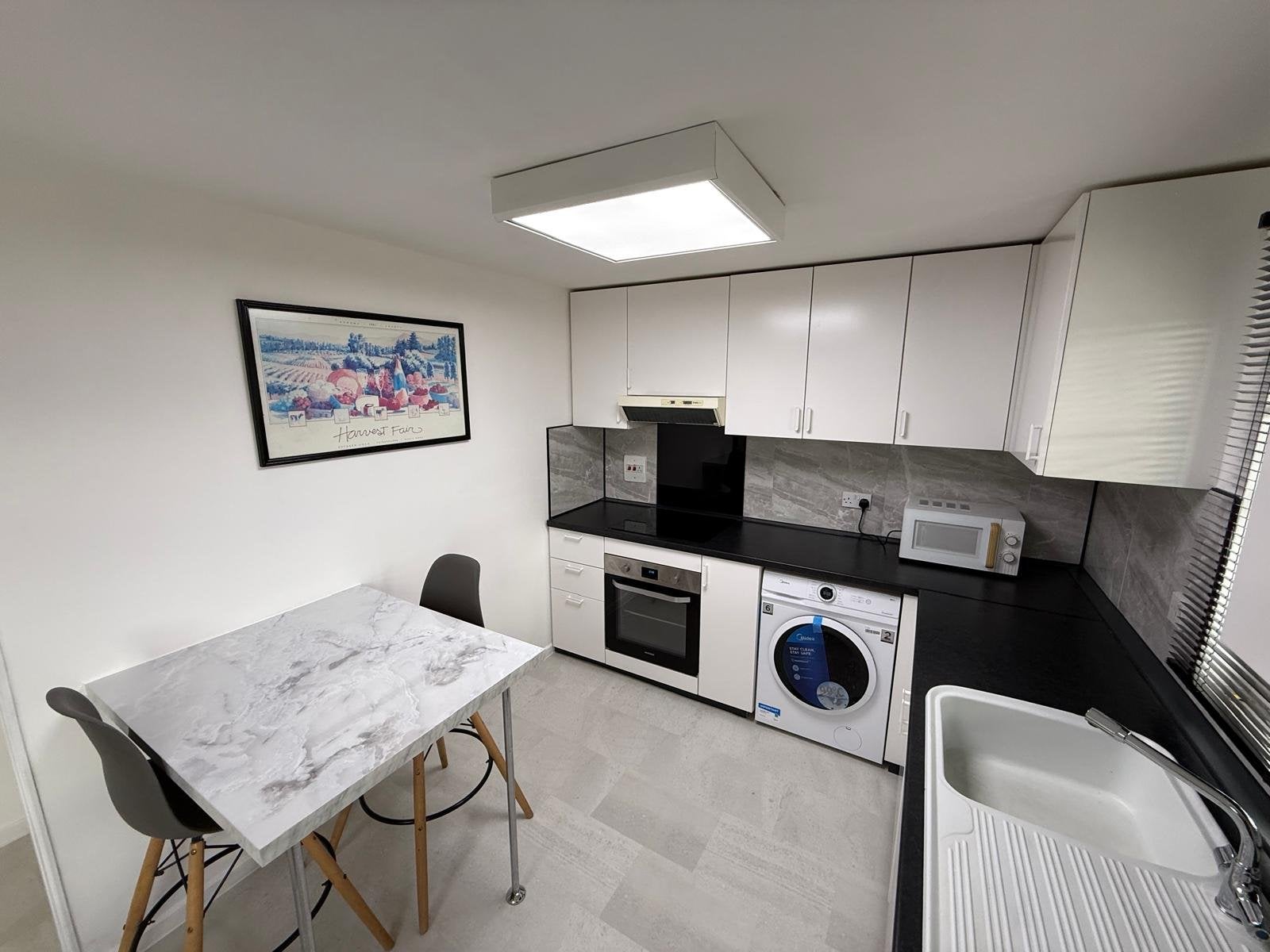Flat Eltham Gardens in Leeds