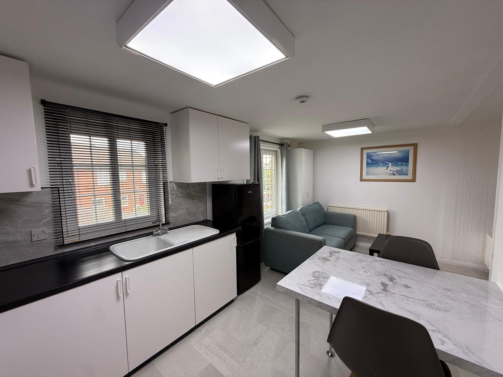 Flat Eltham Gardens in Leeds