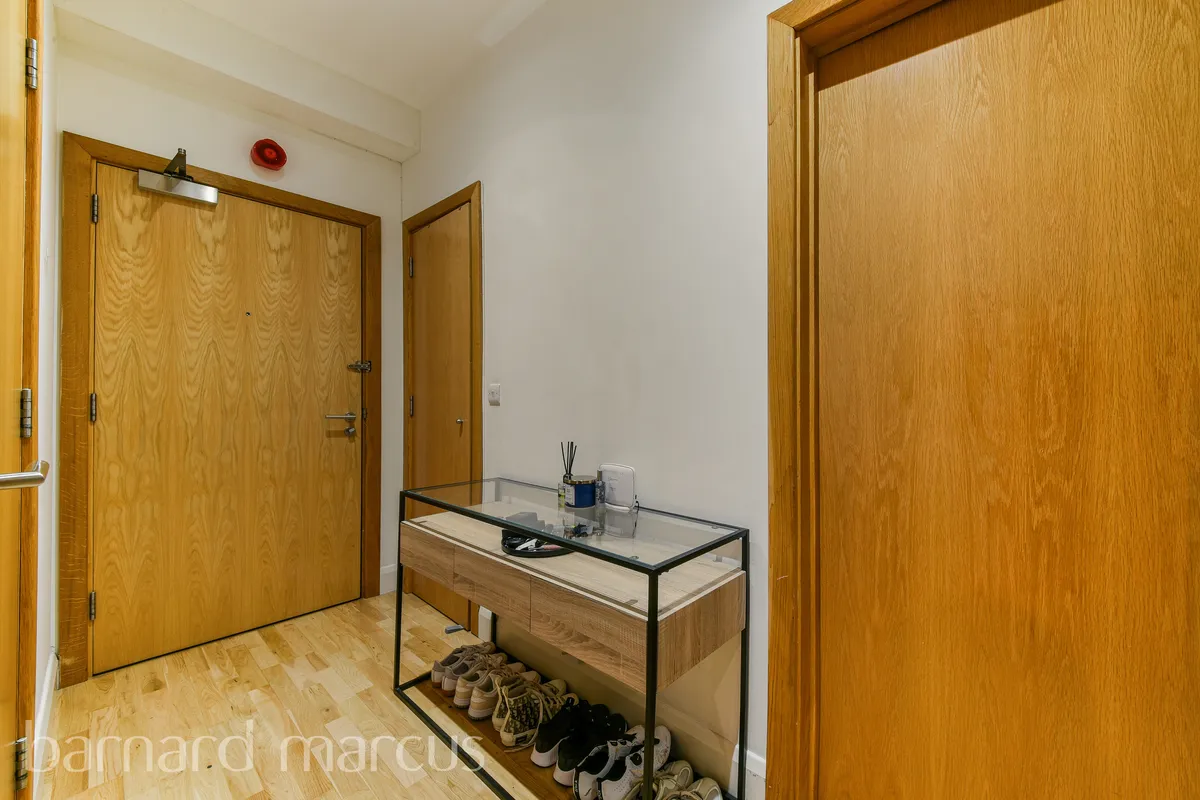 Flat Surrey Street in Greater London