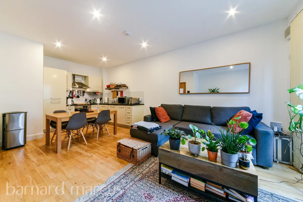Flat Surrey Street in Greater London