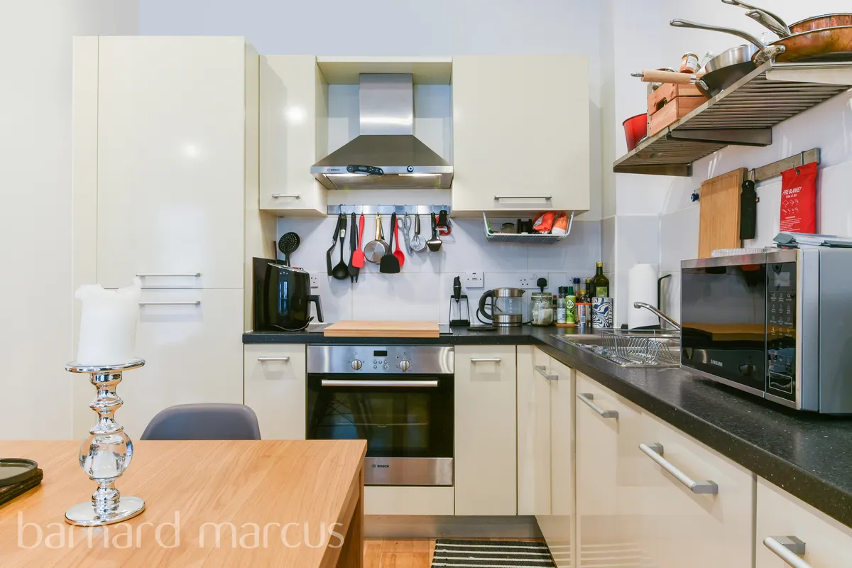 Flat Surrey Street in Greater London