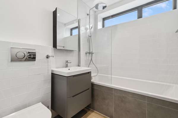 Flat South Street in Greater London