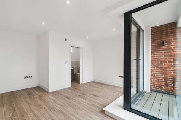 Flat South Street in Greater London