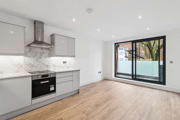 Flat South Street in Greater London