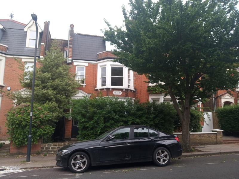 Flat Dyne Road in Greater London