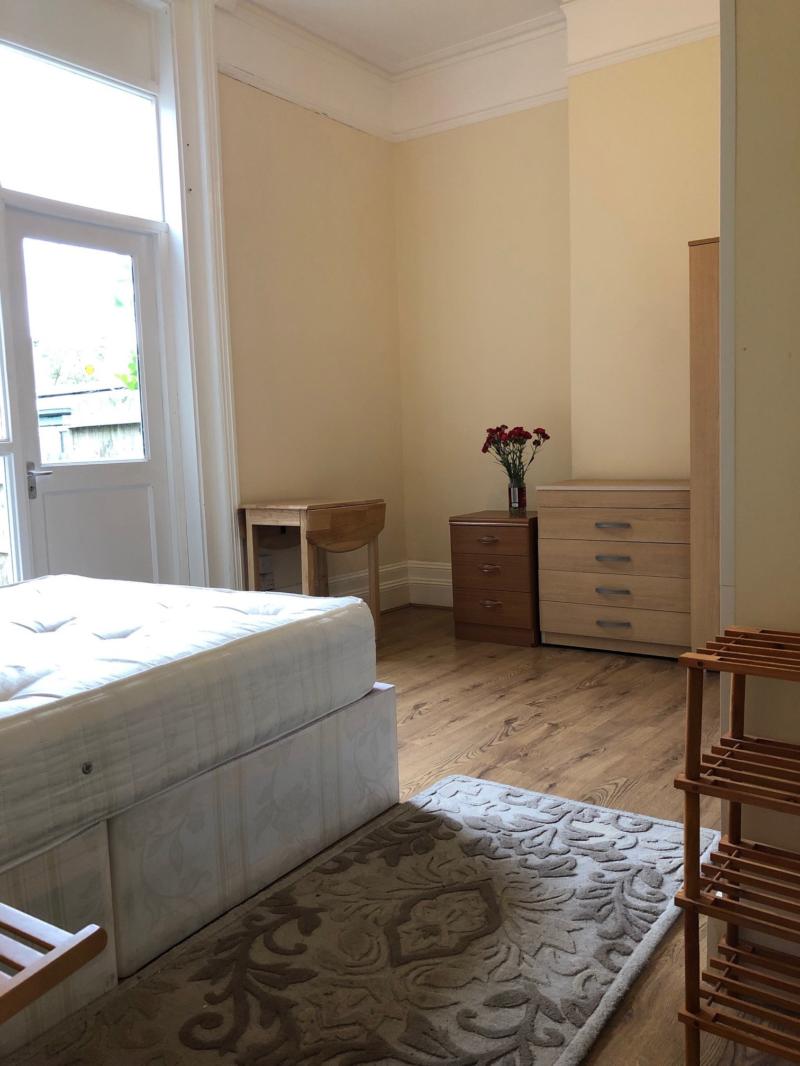 Flat Dyne Road in Greater London