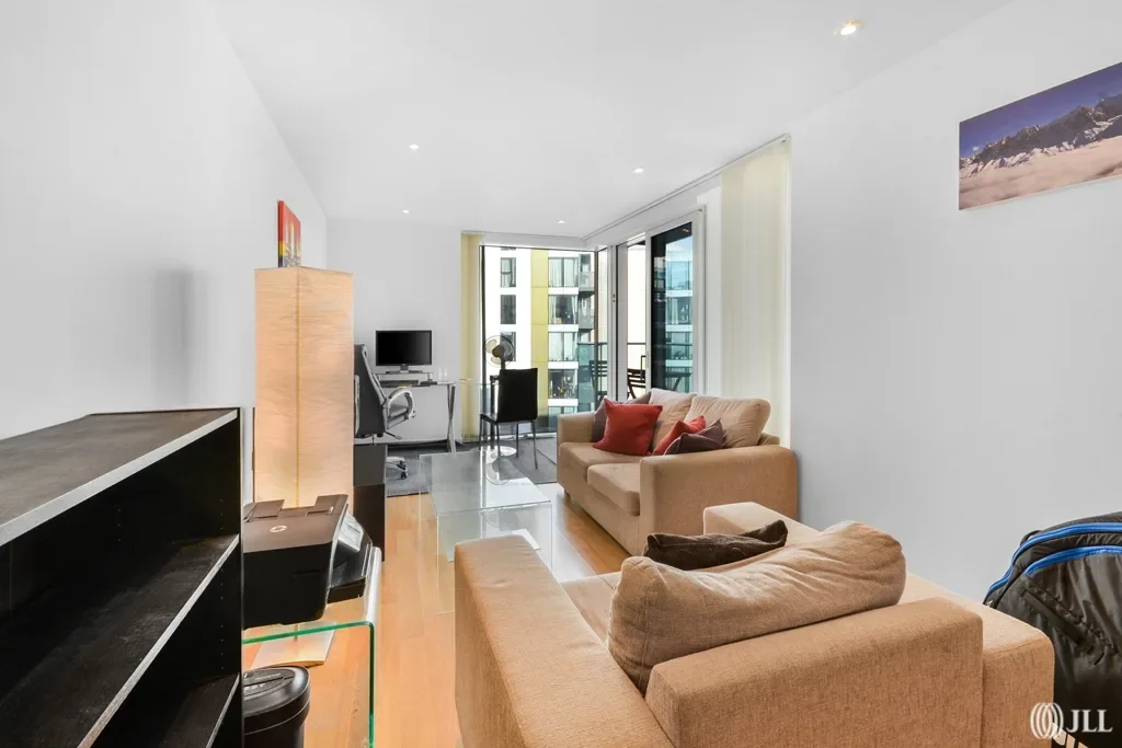 Flat Woodberry Down in Greater London