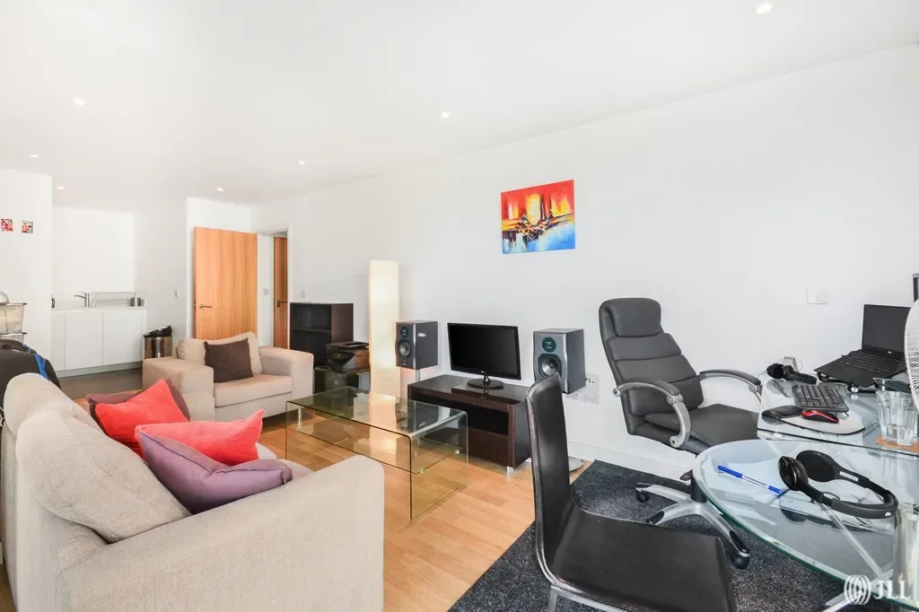 Flat Woodberry Down in Greater London
