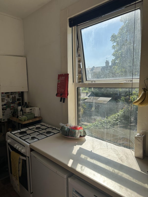 Room Hampden Road in Greater London